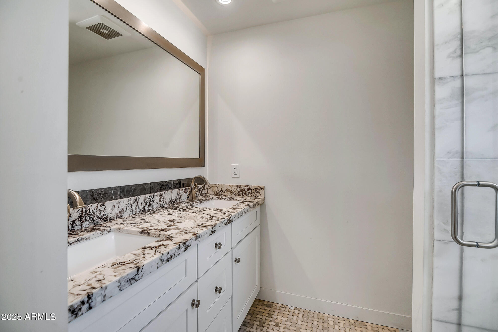 8094 E VIA DEL VENCINO --