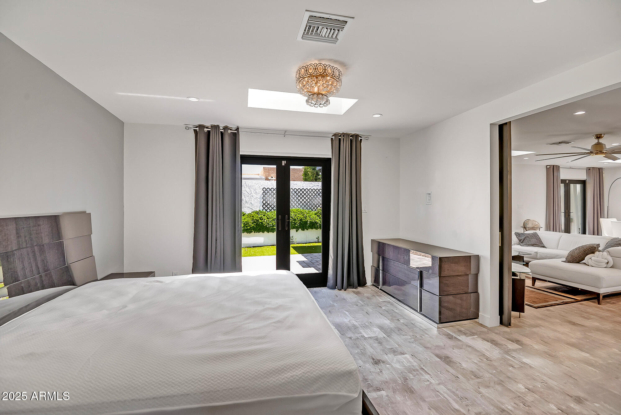 8094 E VIA DEL VENCINO --