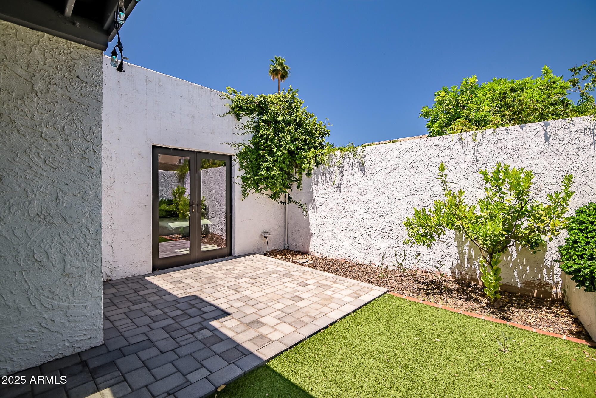 8094 E VIA DEL VENCINO --