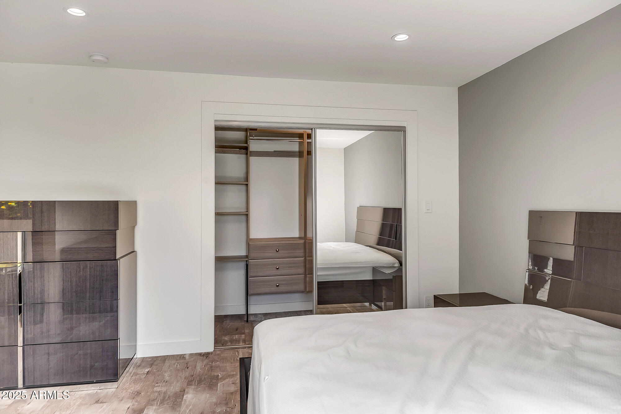 8094 E VIA DEL VENCINO --