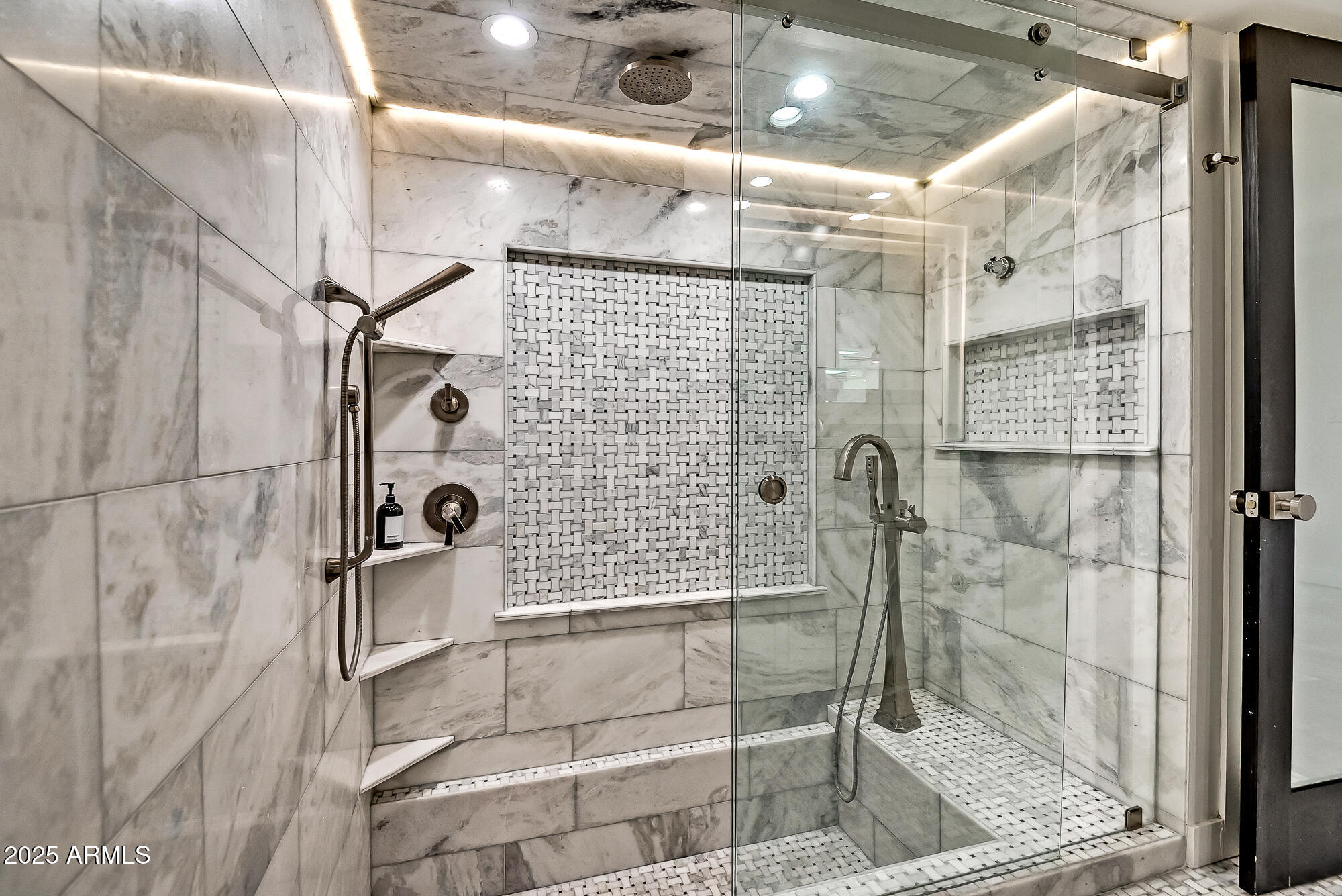 8094 E VIA DEL VENCINO --