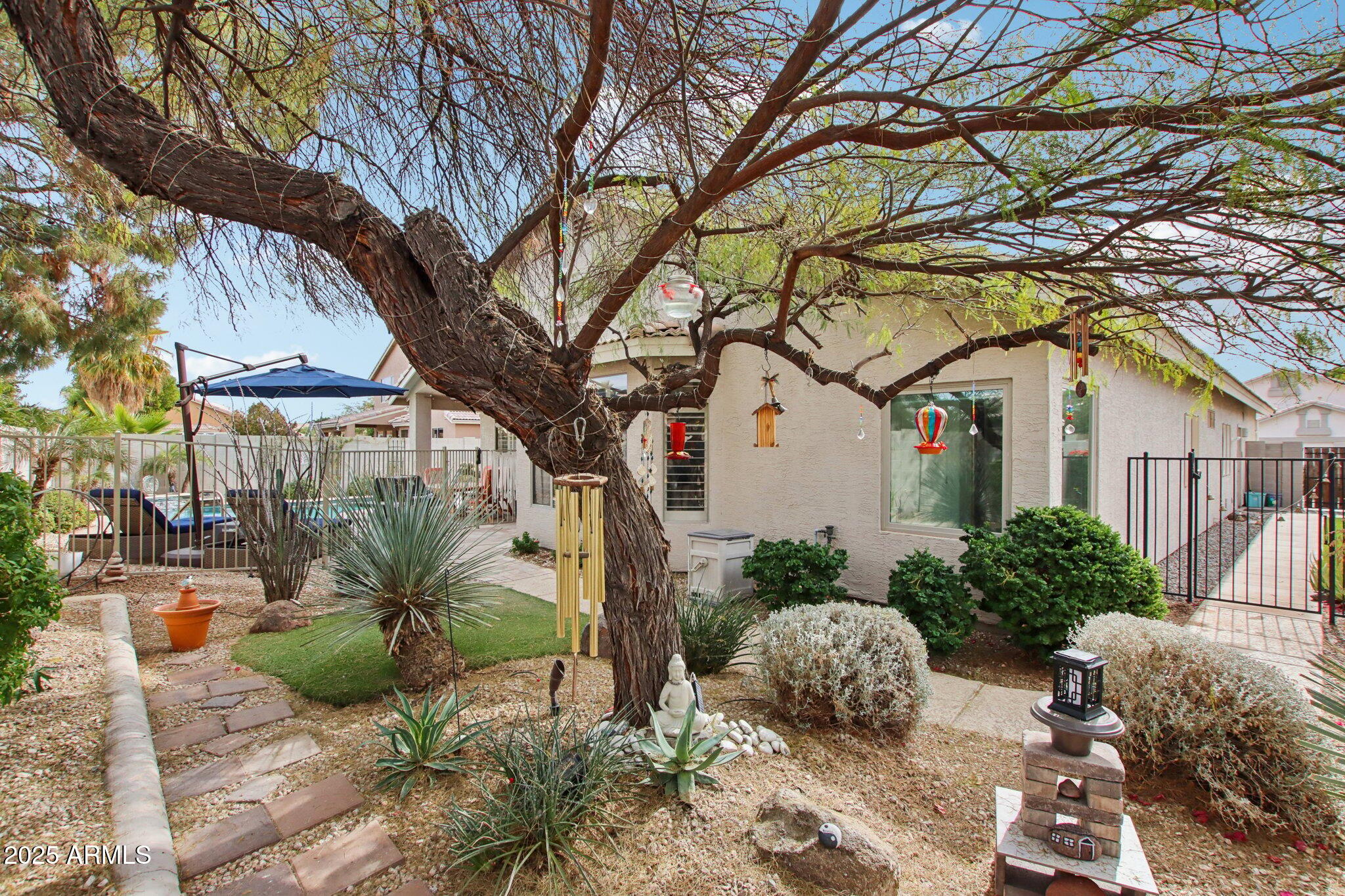 698 W MERRILL Avenue