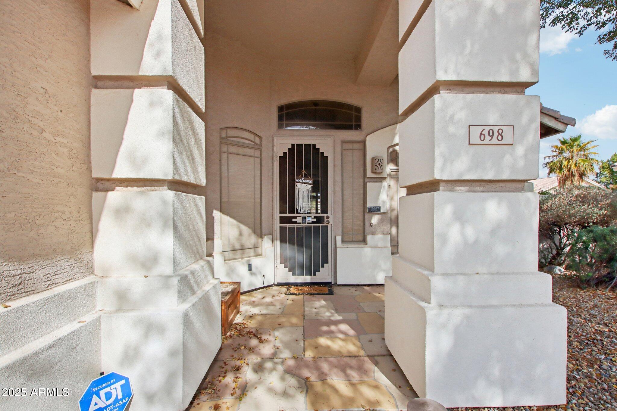 698 W MERRILL Avenue