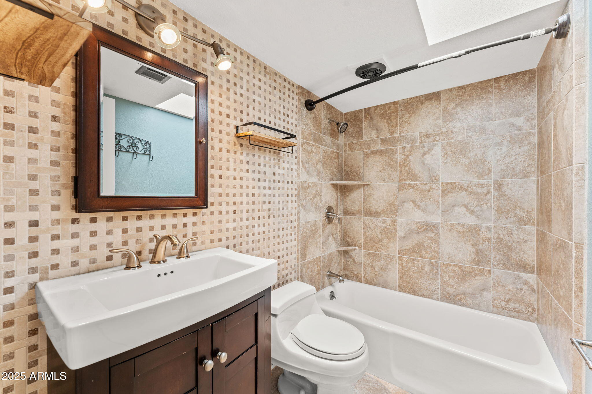 1031 W INDIAN HILLS Place