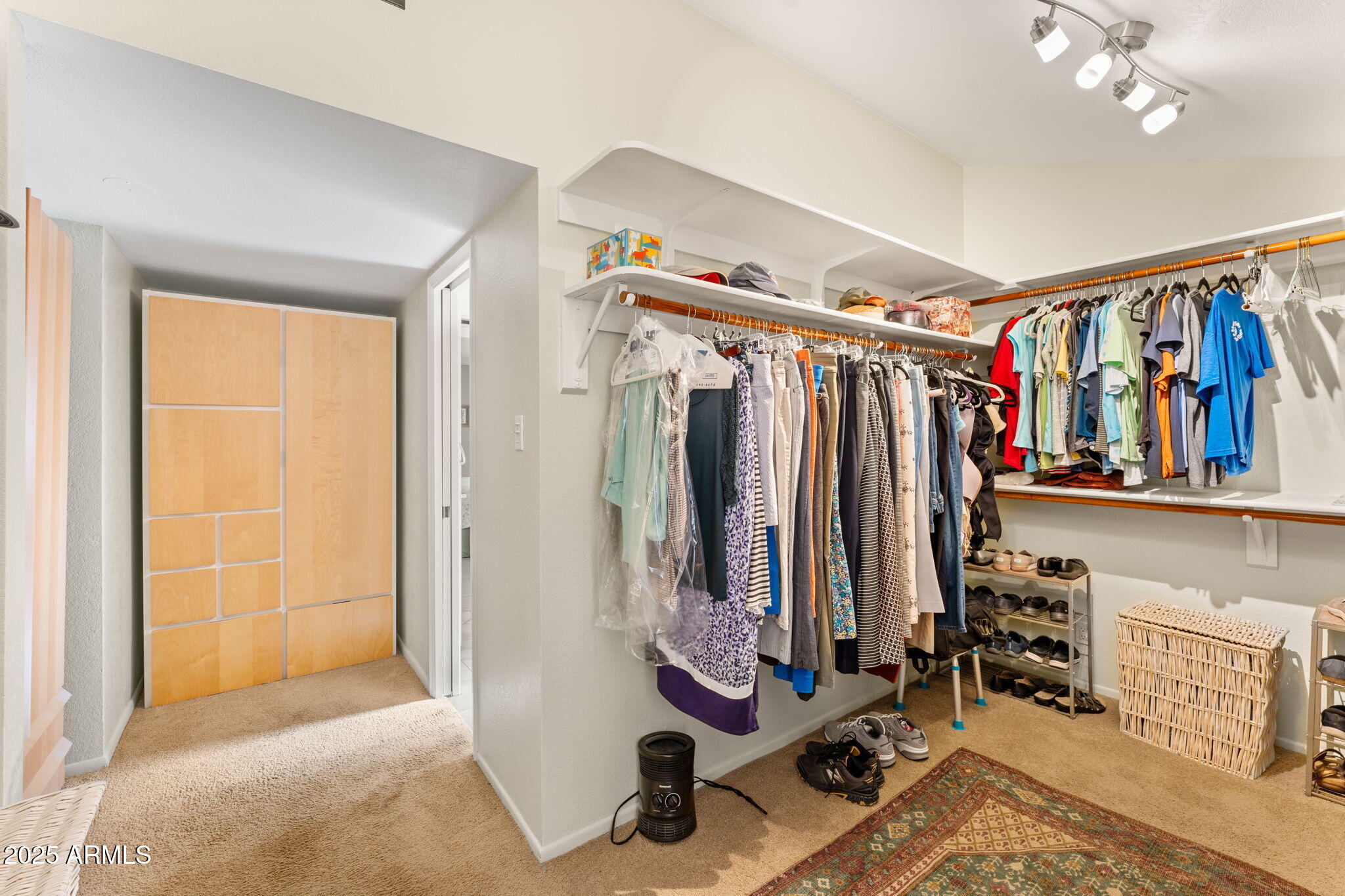 1031 W INDIAN HILLS Place