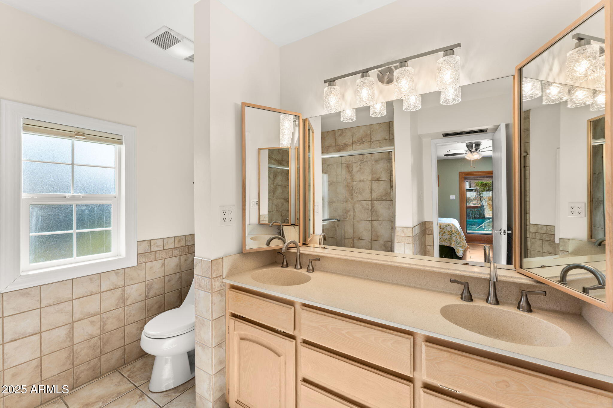 1031 W INDIAN HILLS Place