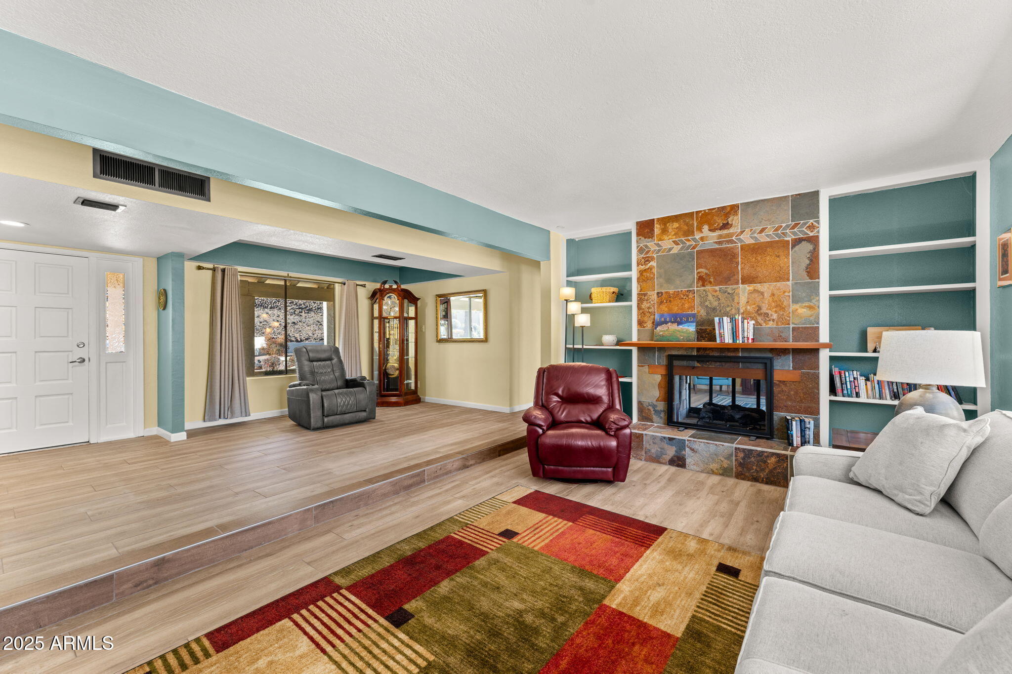 1031 W INDIAN HILLS Place