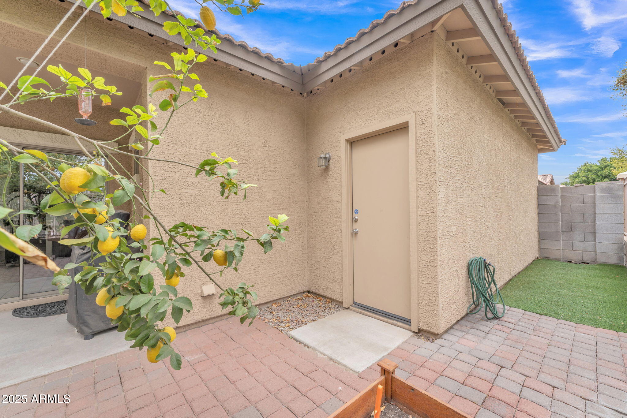 5206 W DESERT HILLS Drive