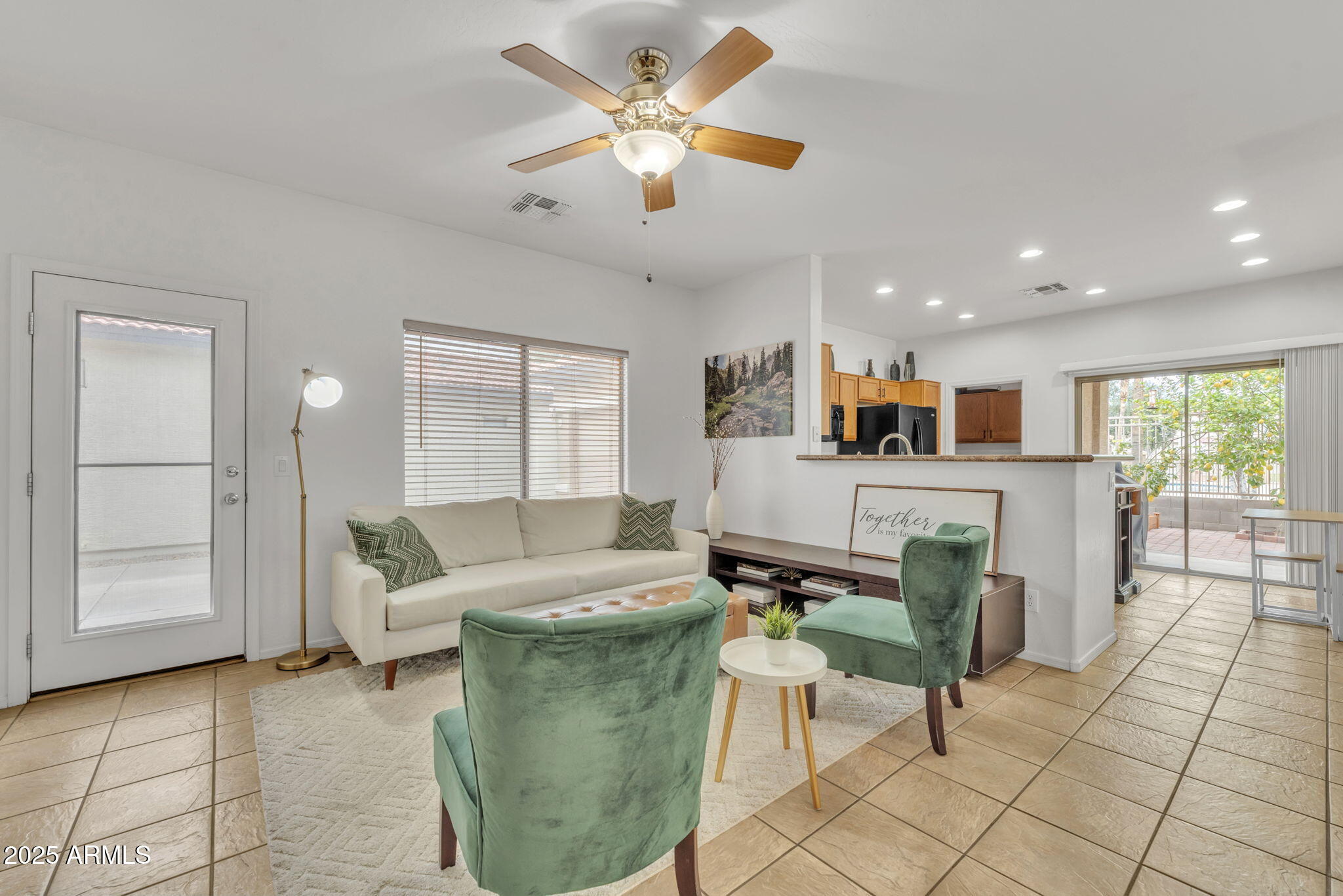 5206 W DESERT HILLS Drive