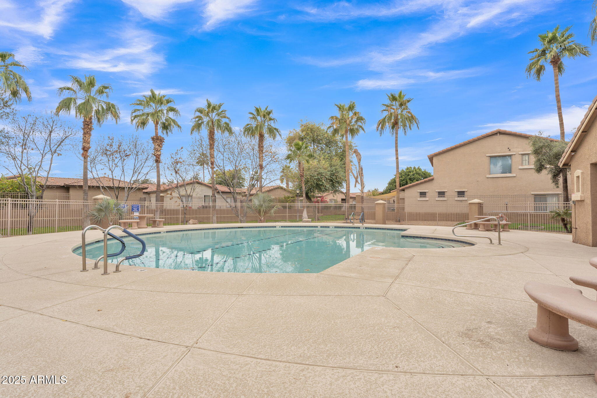 5206 W DESERT HILLS Drive