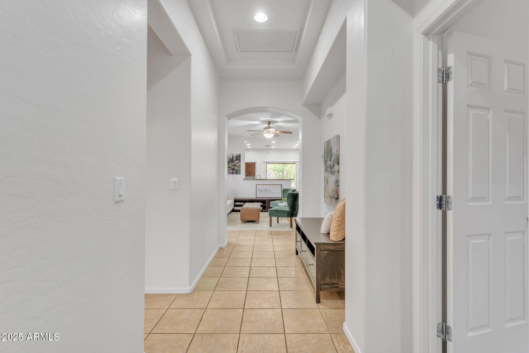 5206 W DESERT HILLS Drive