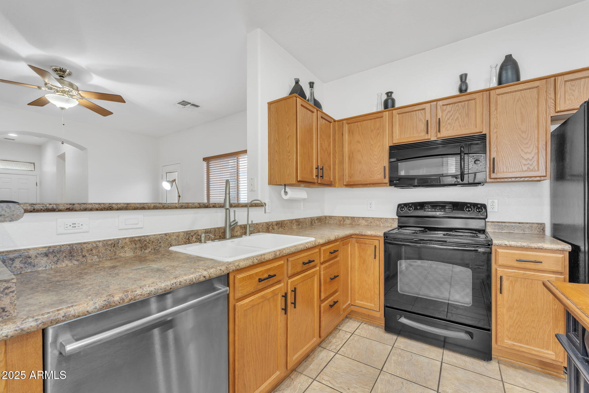 5206 W DESERT HILLS Drive