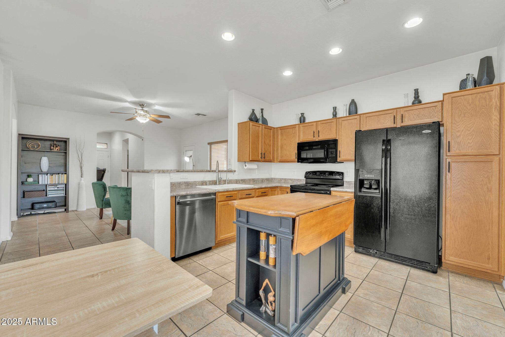 5206 W DESERT HILLS Drive