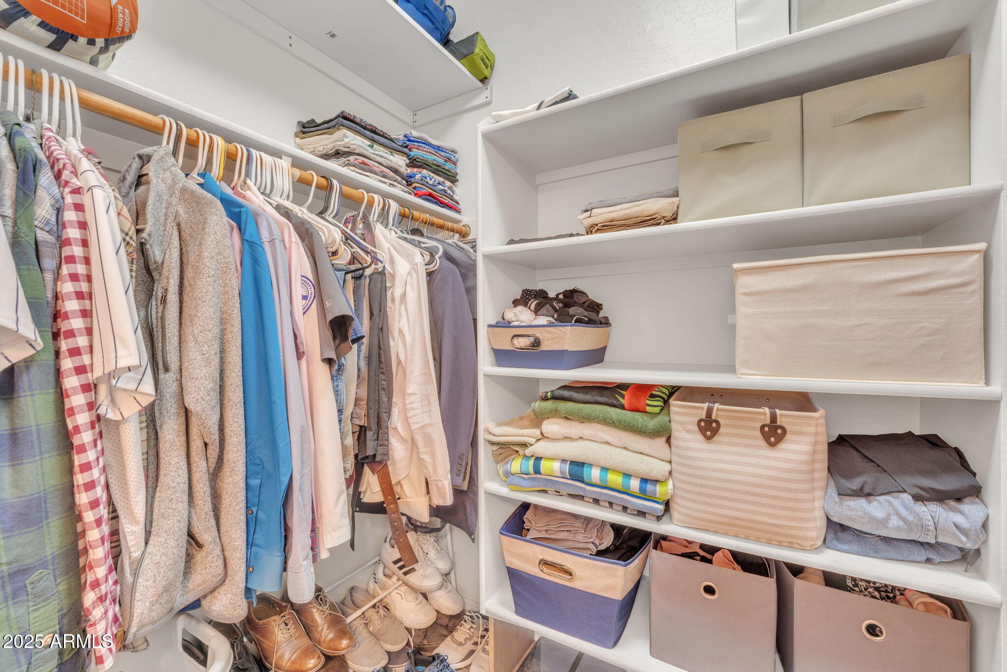 5206 W DESERT HILLS Drive