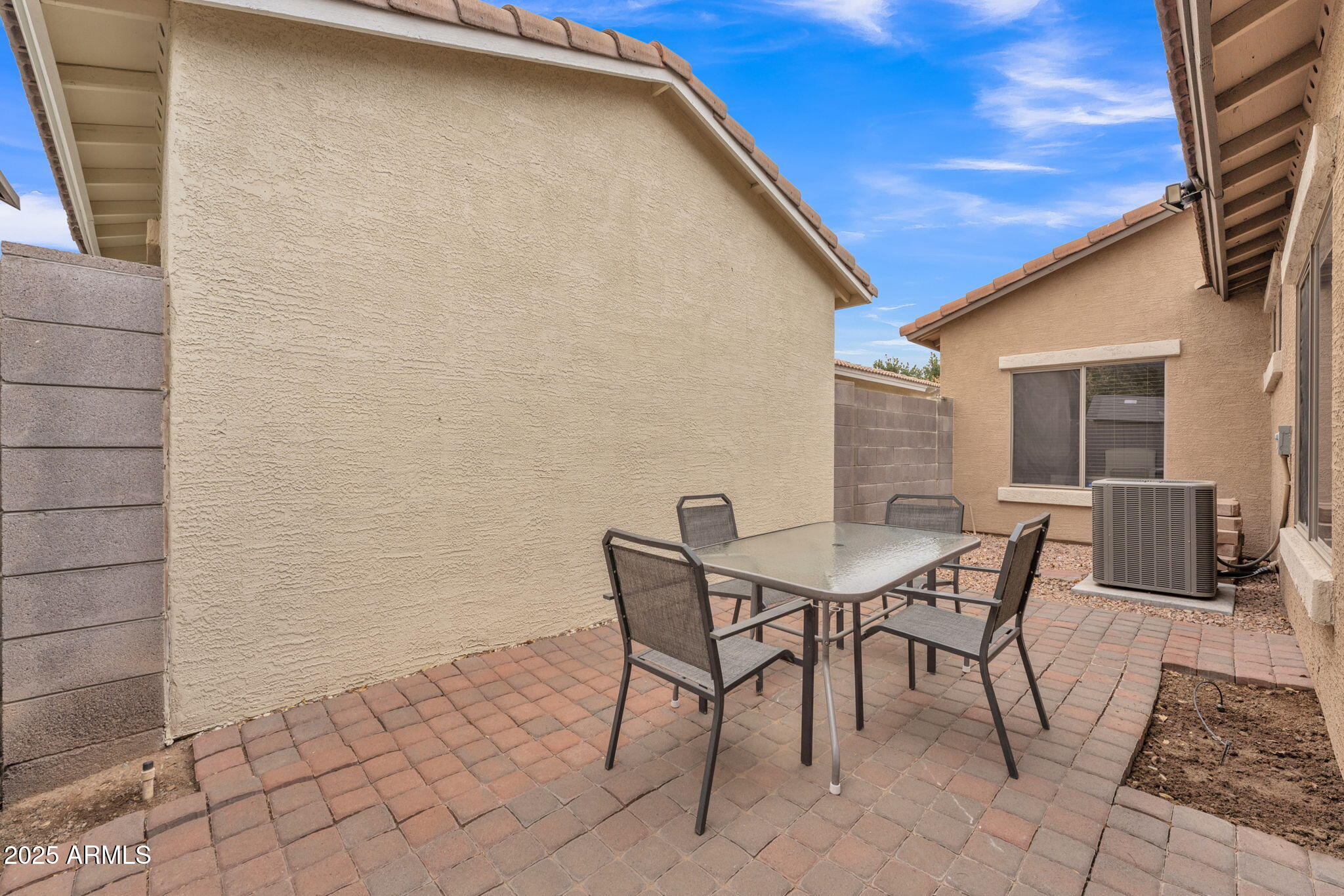 5206 W DESERT HILLS Drive