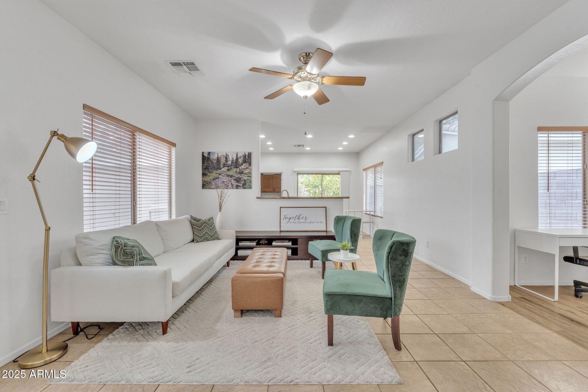 5206 W DESERT HILLS Drive