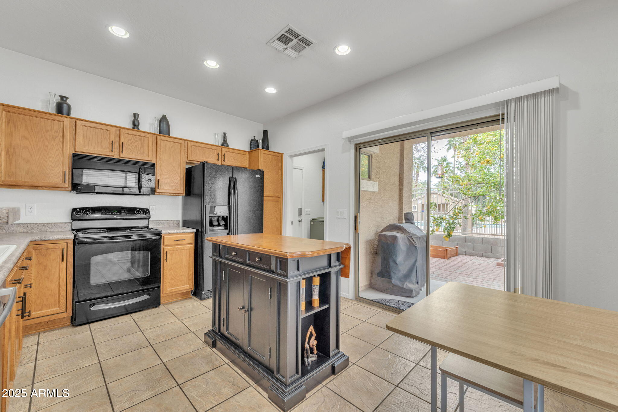 5206 W DESERT HILLS Drive