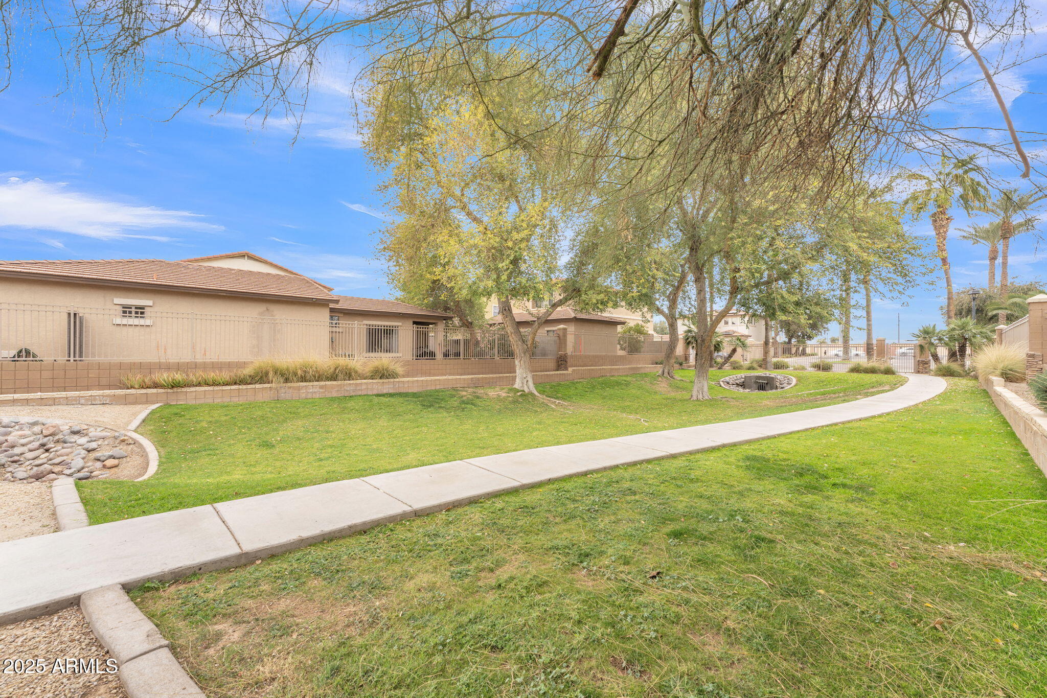 5206 W DESERT HILLS Drive