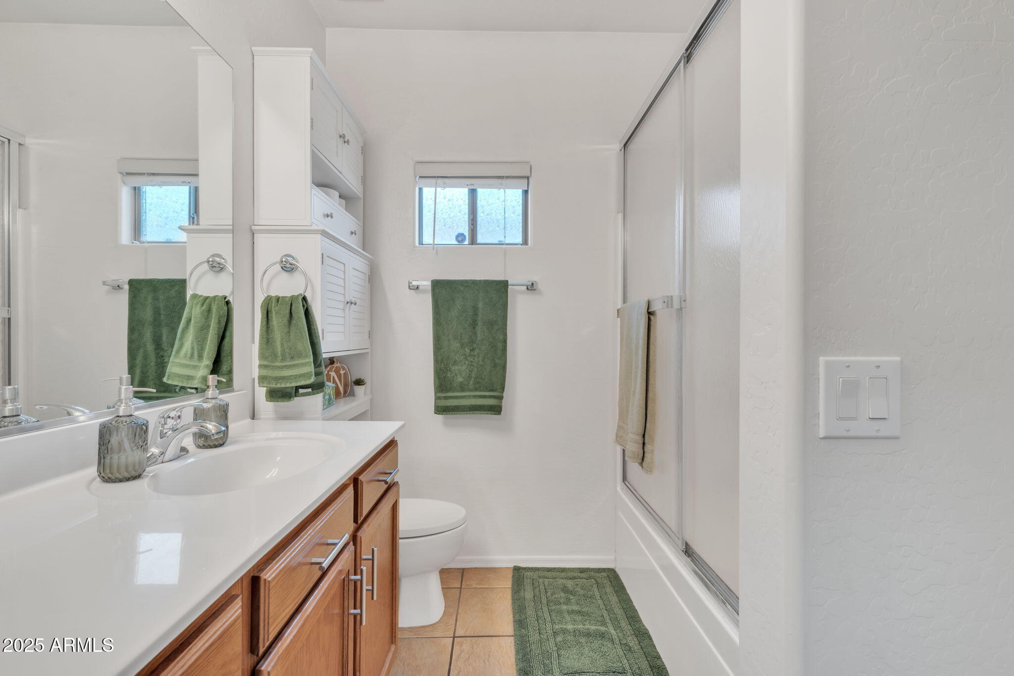 5206 W DESERT HILLS Drive