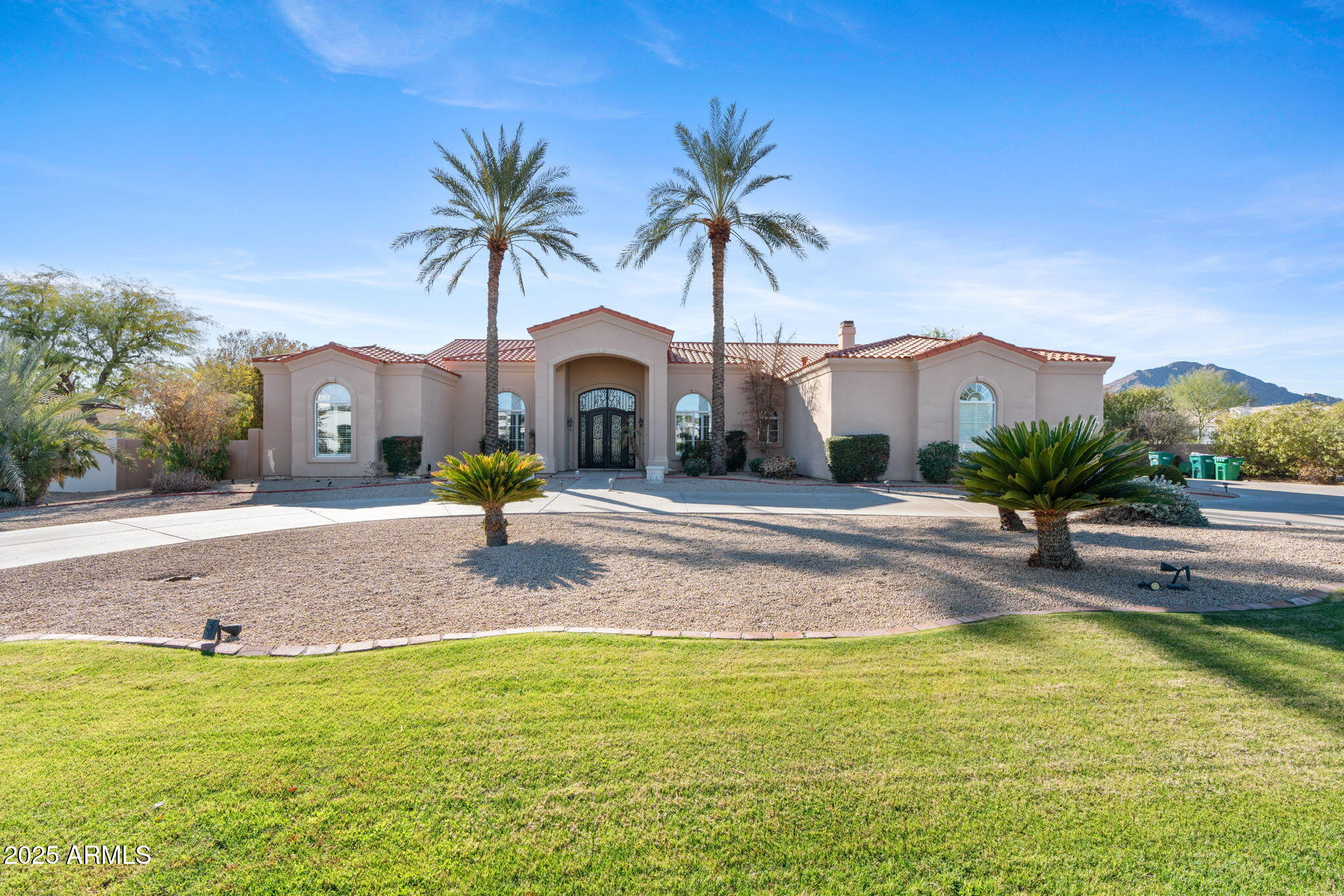 6807 E MEADOWLARK Lane