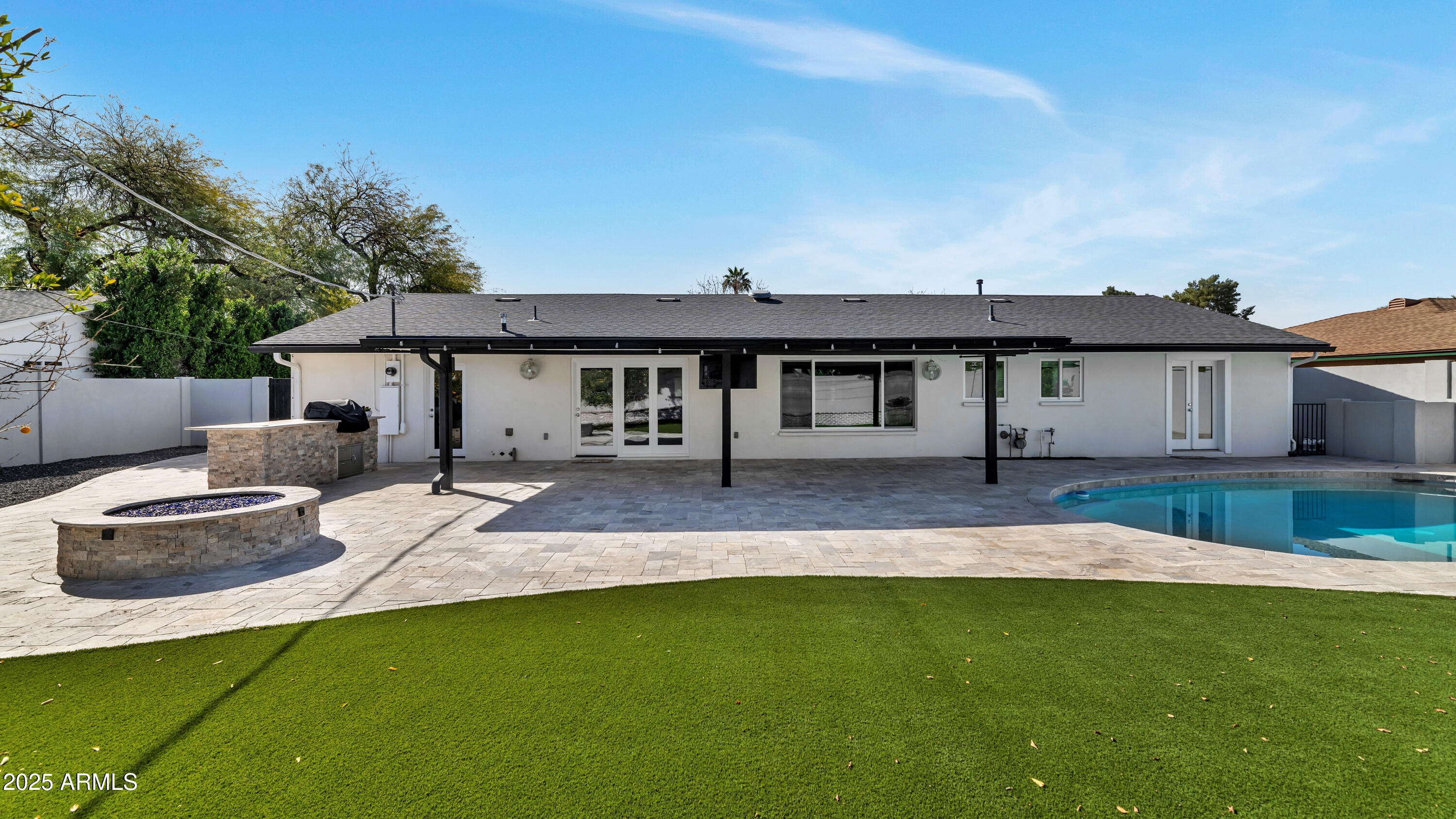3526 E ELM Street