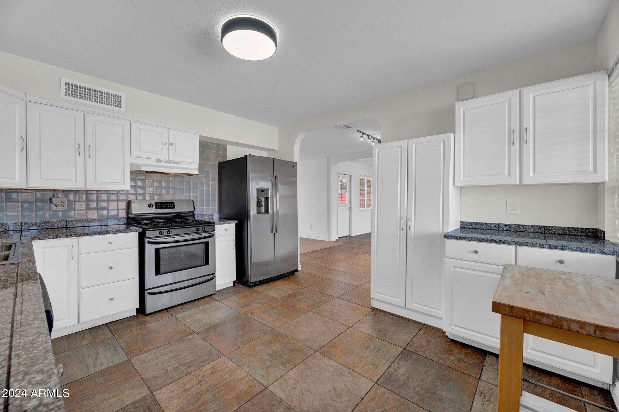 7306 E WILSHIRE Drive