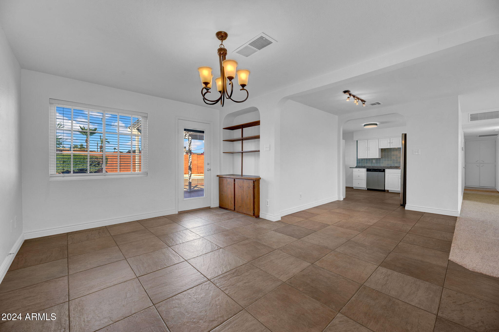 7306 E WILSHIRE Drive