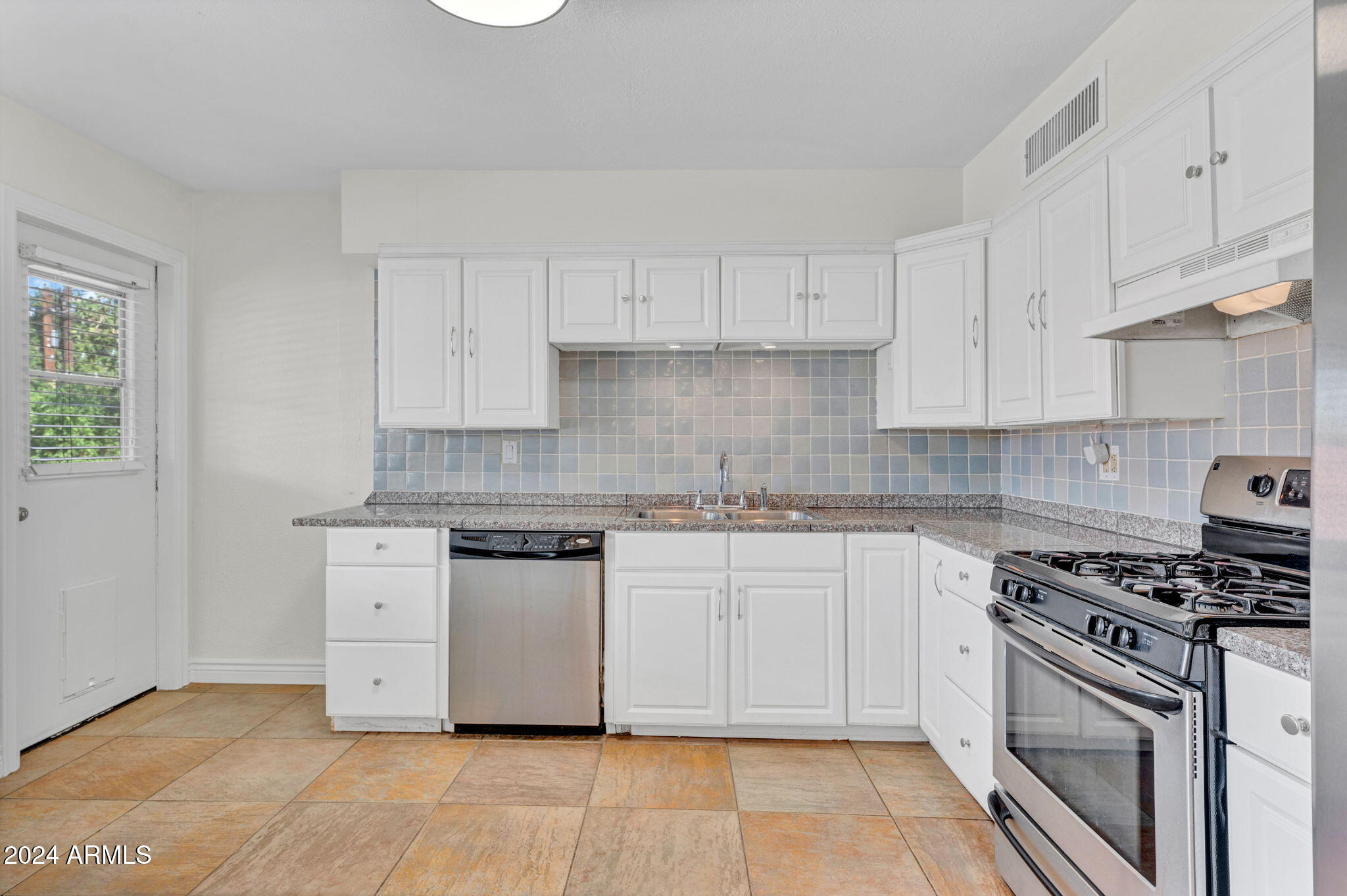 7306 E WILSHIRE Drive