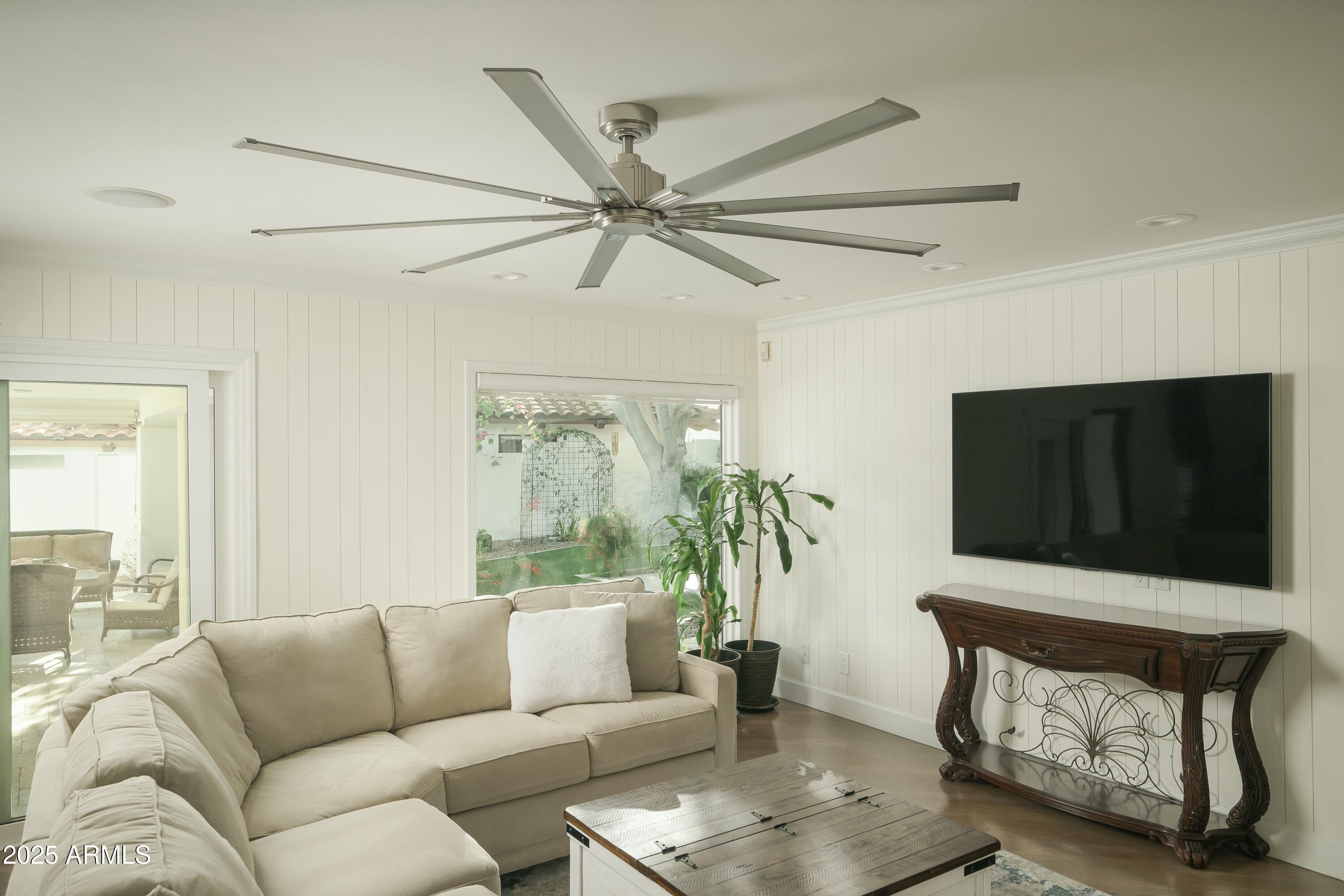 3140 E CLAREMONT Avenue