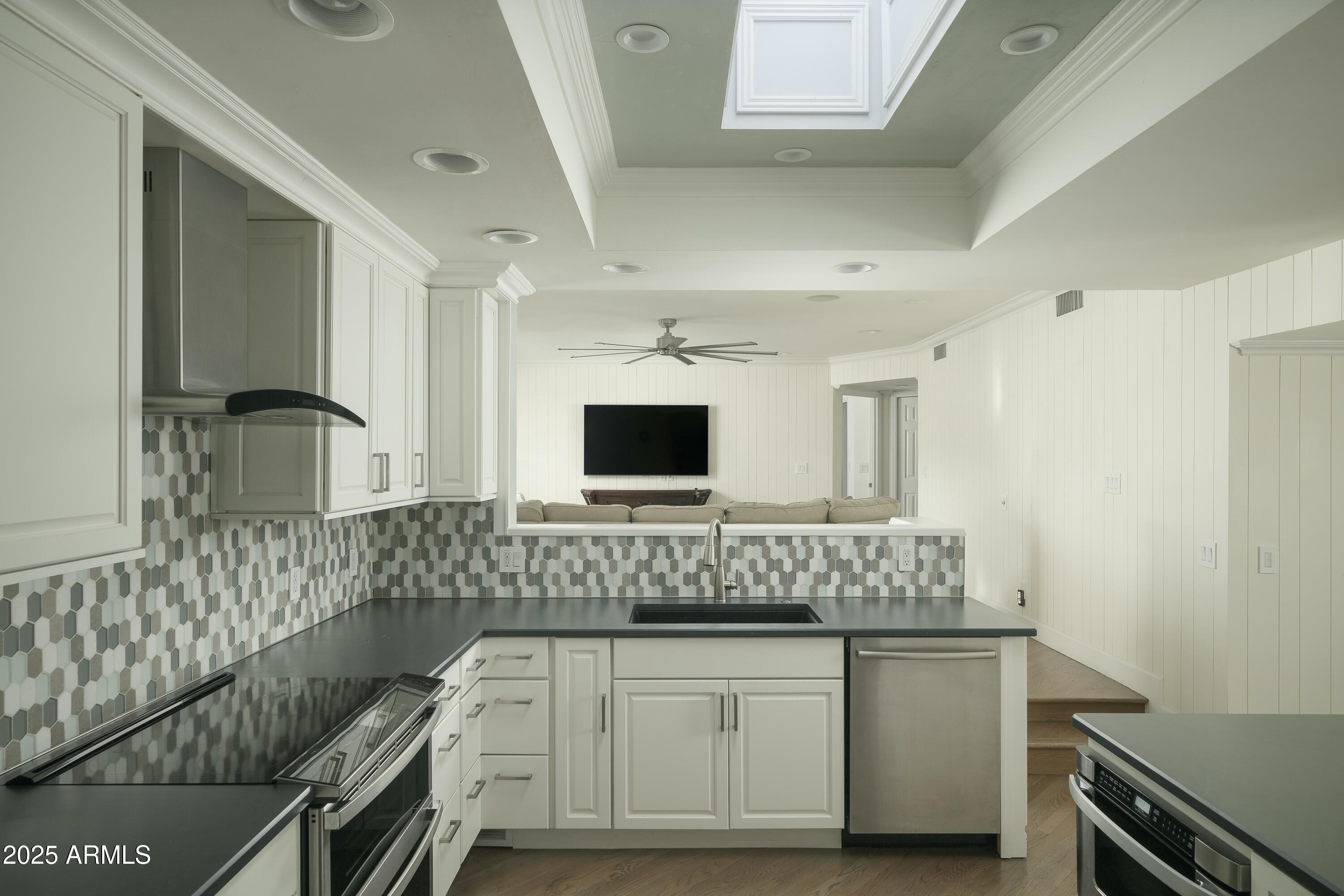 3140 E CLAREMONT Avenue