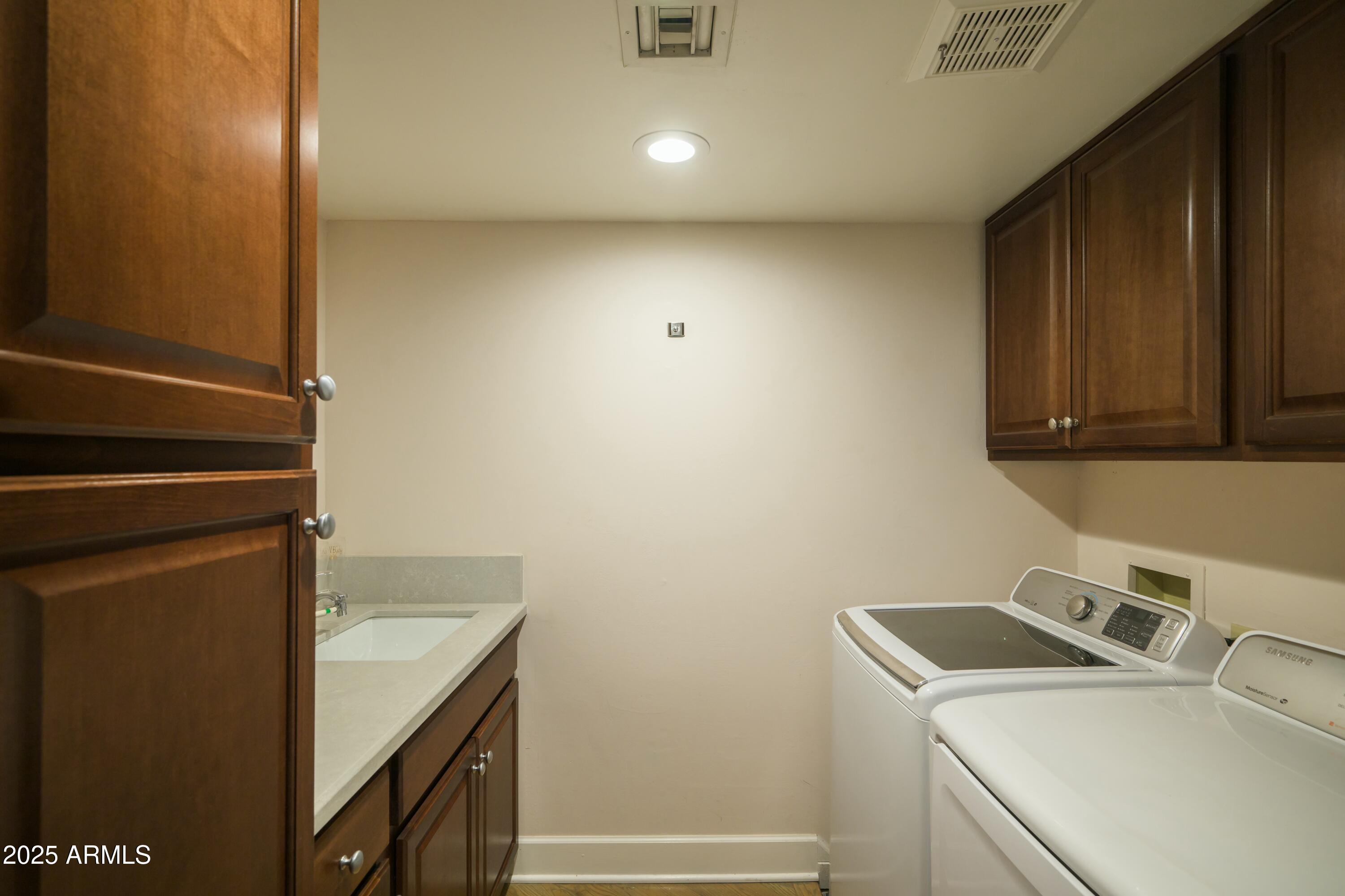 3140 E CLAREMONT Avenue