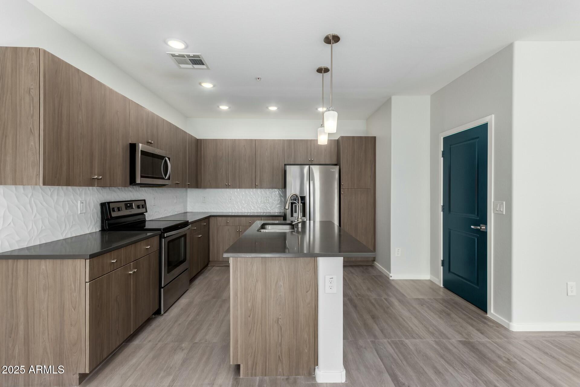 2360 E HIDALGO Avenue