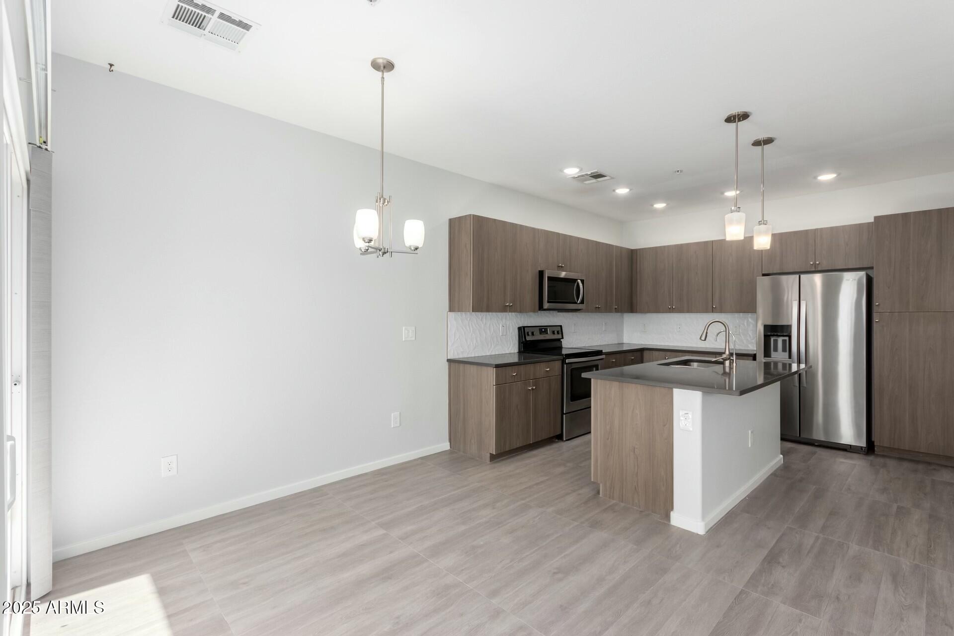 2360 E HIDALGO Avenue