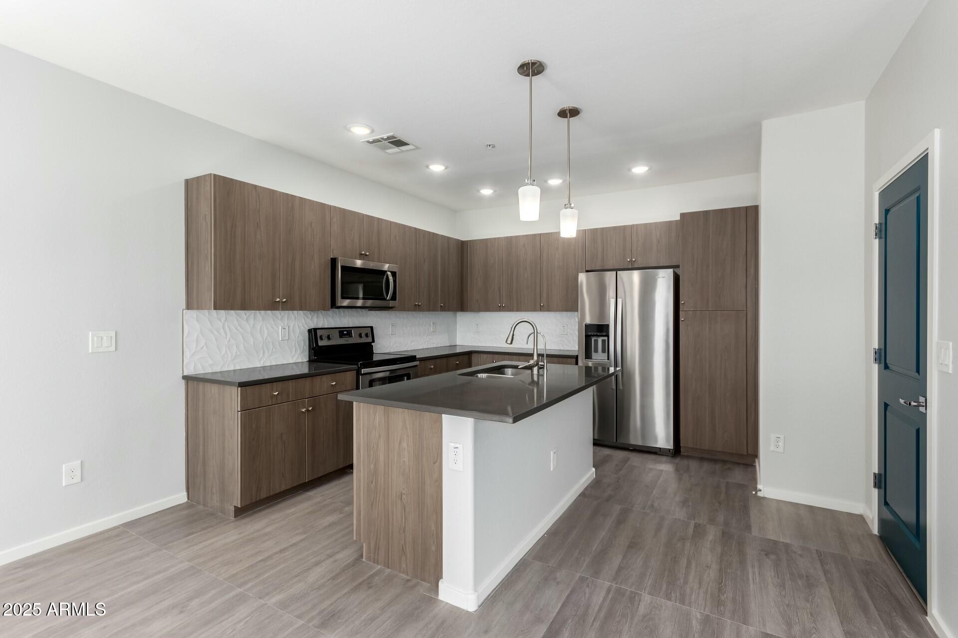 2360 E HIDALGO Avenue