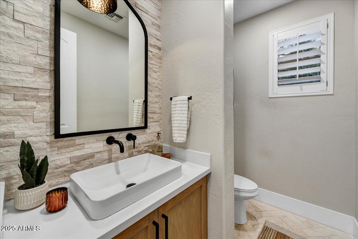 3812 E PARKSIDE Lane