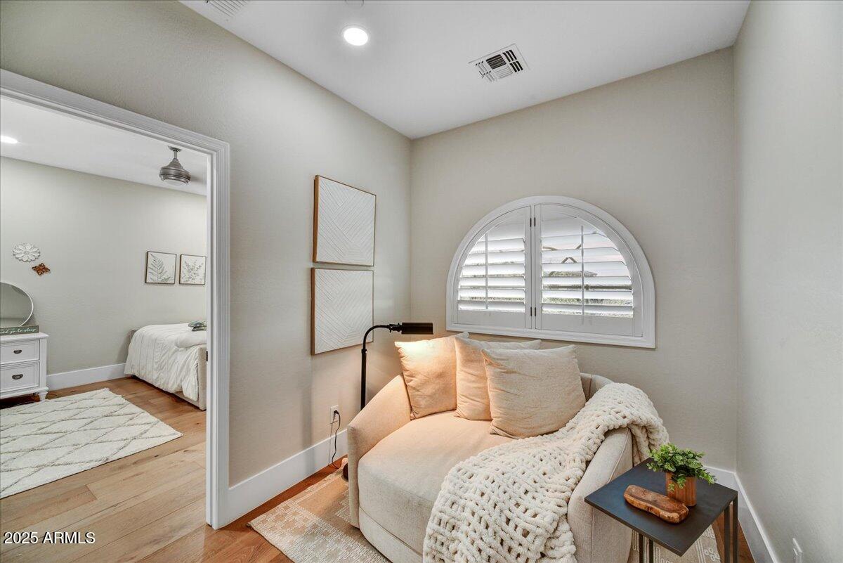 3812 E PARKSIDE Lane