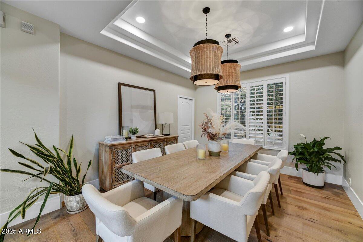 3812 E PARKSIDE Lane