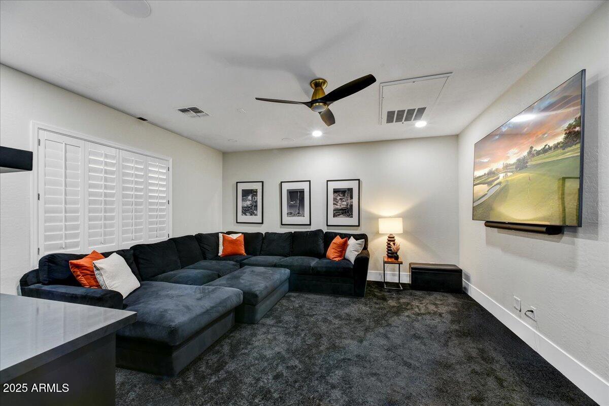 3812 E PARKSIDE Lane