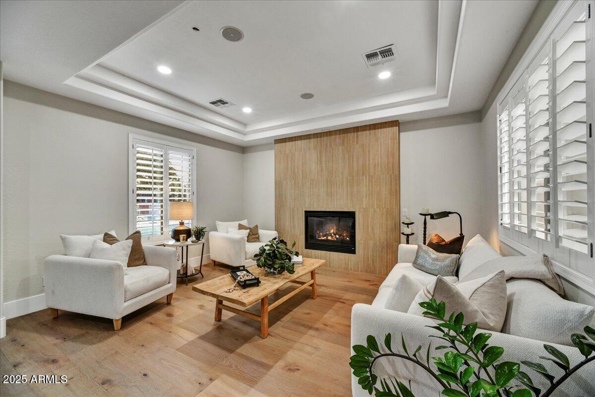 3812 E PARKSIDE Lane