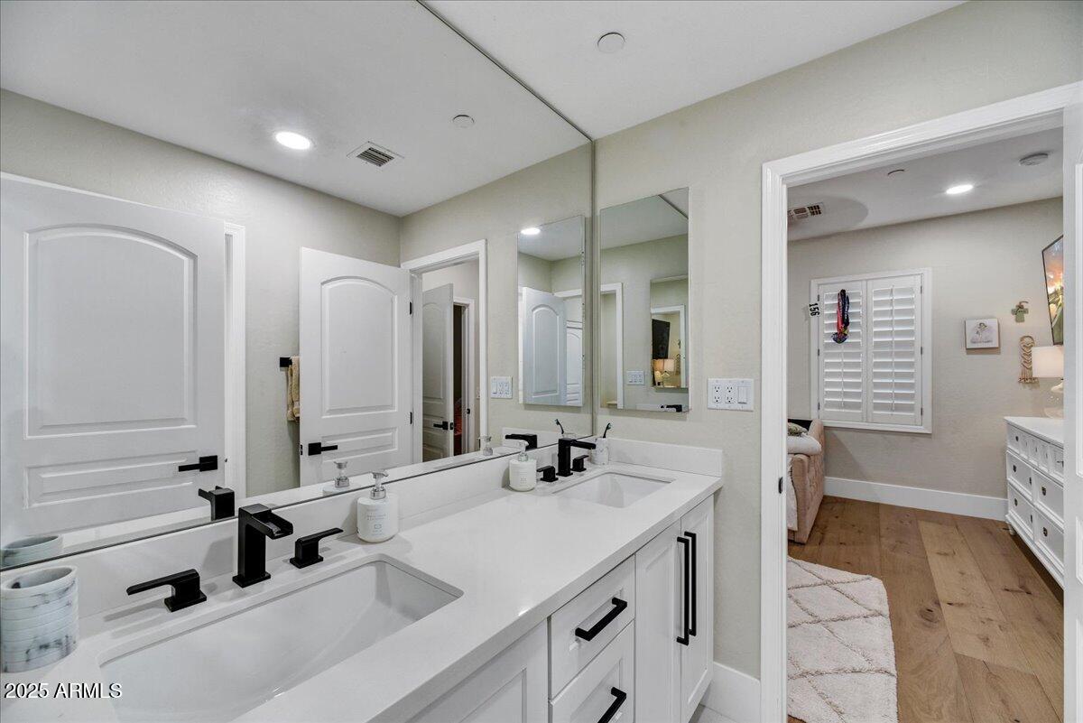 3812 E PARKSIDE Lane