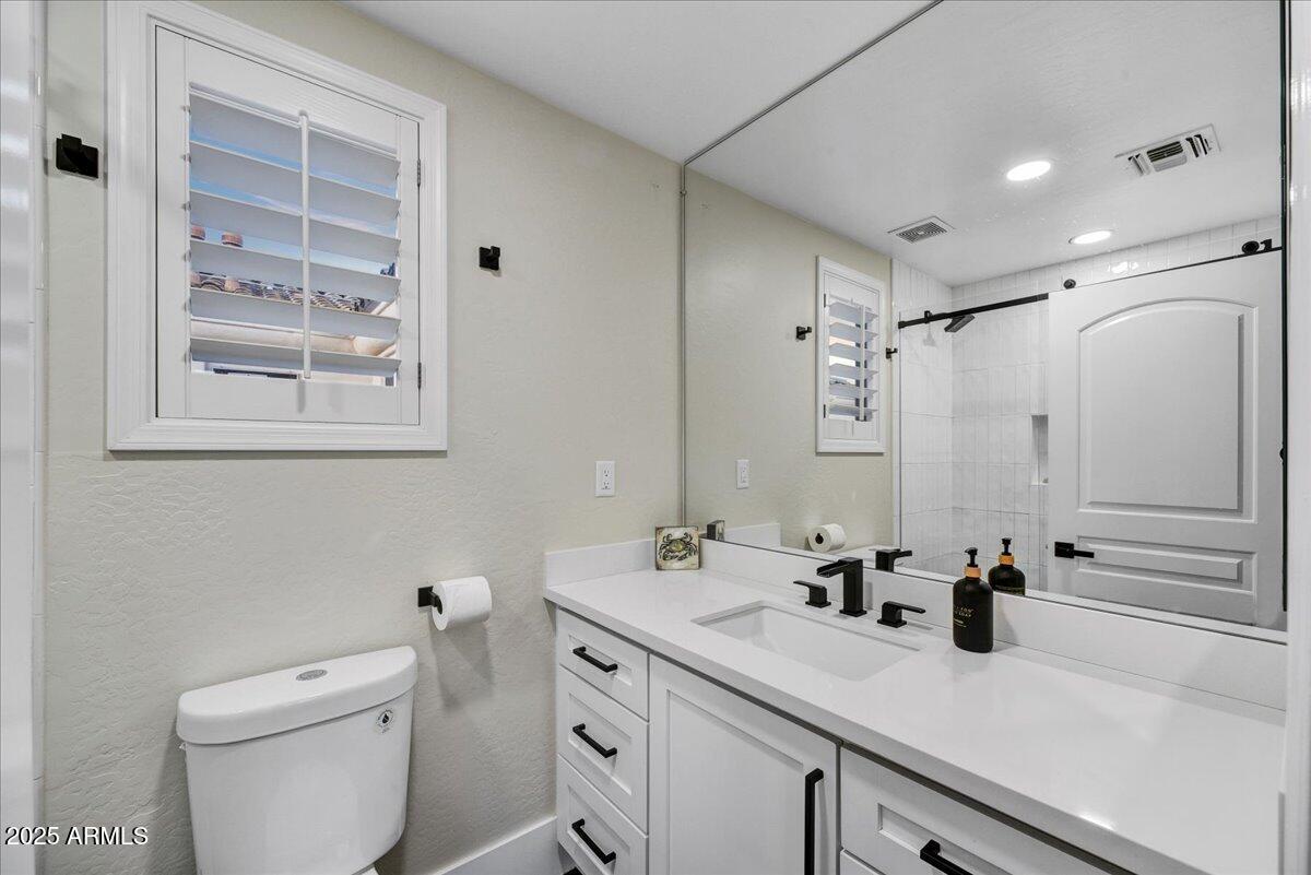 3812 E PARKSIDE Lane