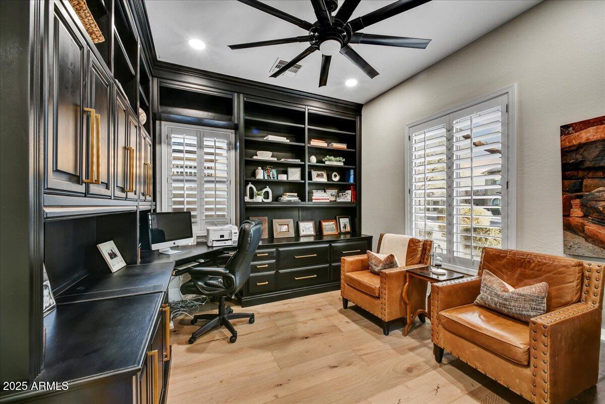 3812 E PARKSIDE Lane