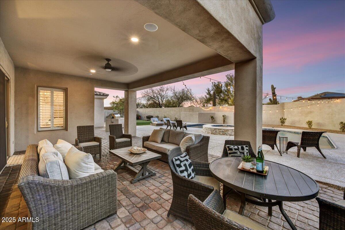 3812 E PARKSIDE Lane