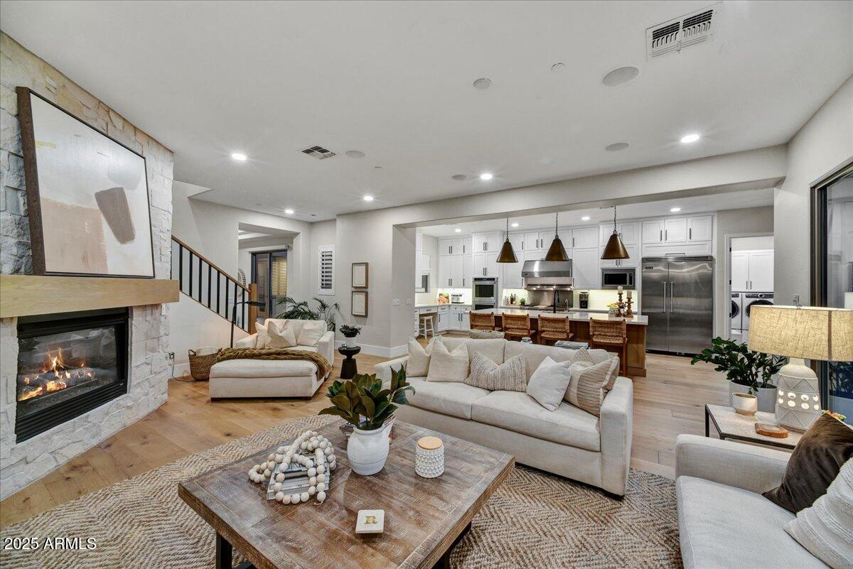 3812 E PARKSIDE Lane