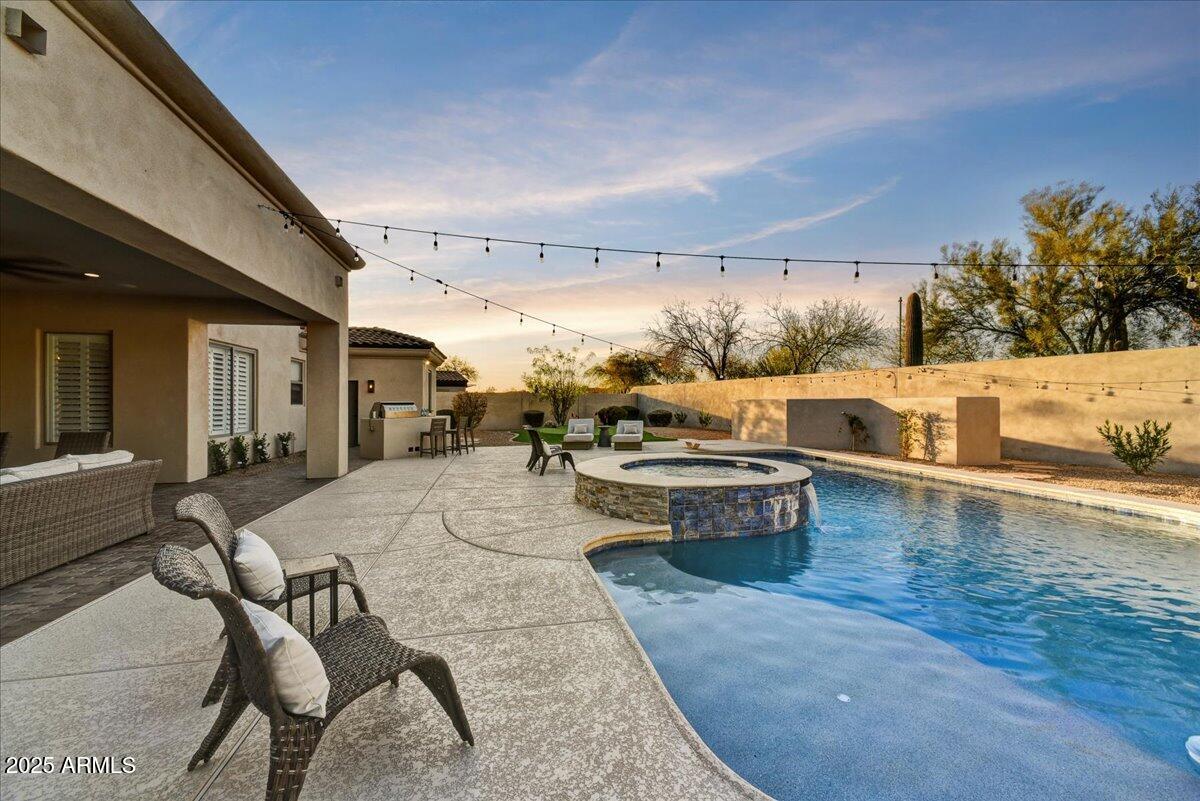 3812 E PARKSIDE Lane