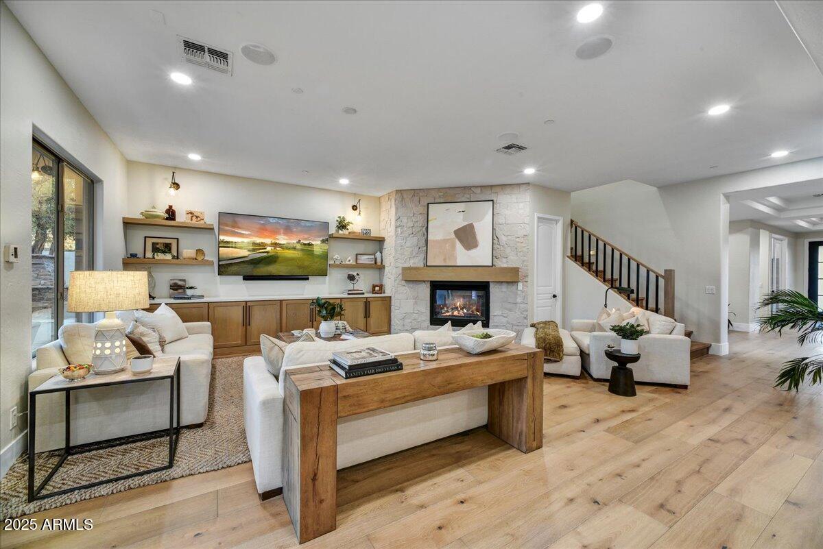 3812 E PARKSIDE Lane