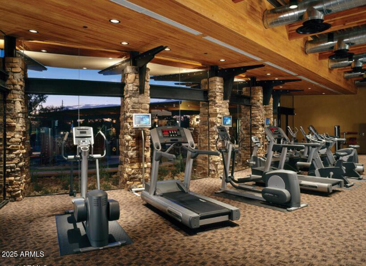 3812 E PARKSIDE Lane