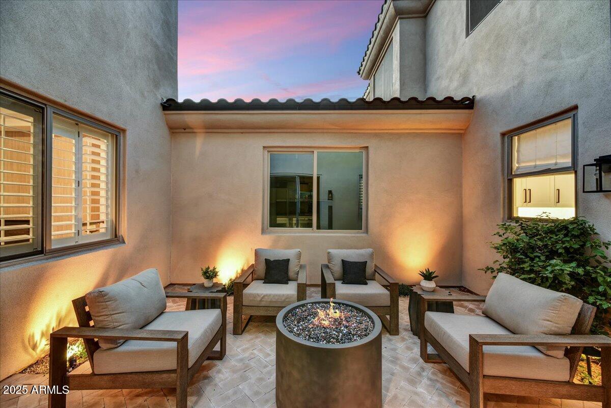 3812 E PARKSIDE Lane