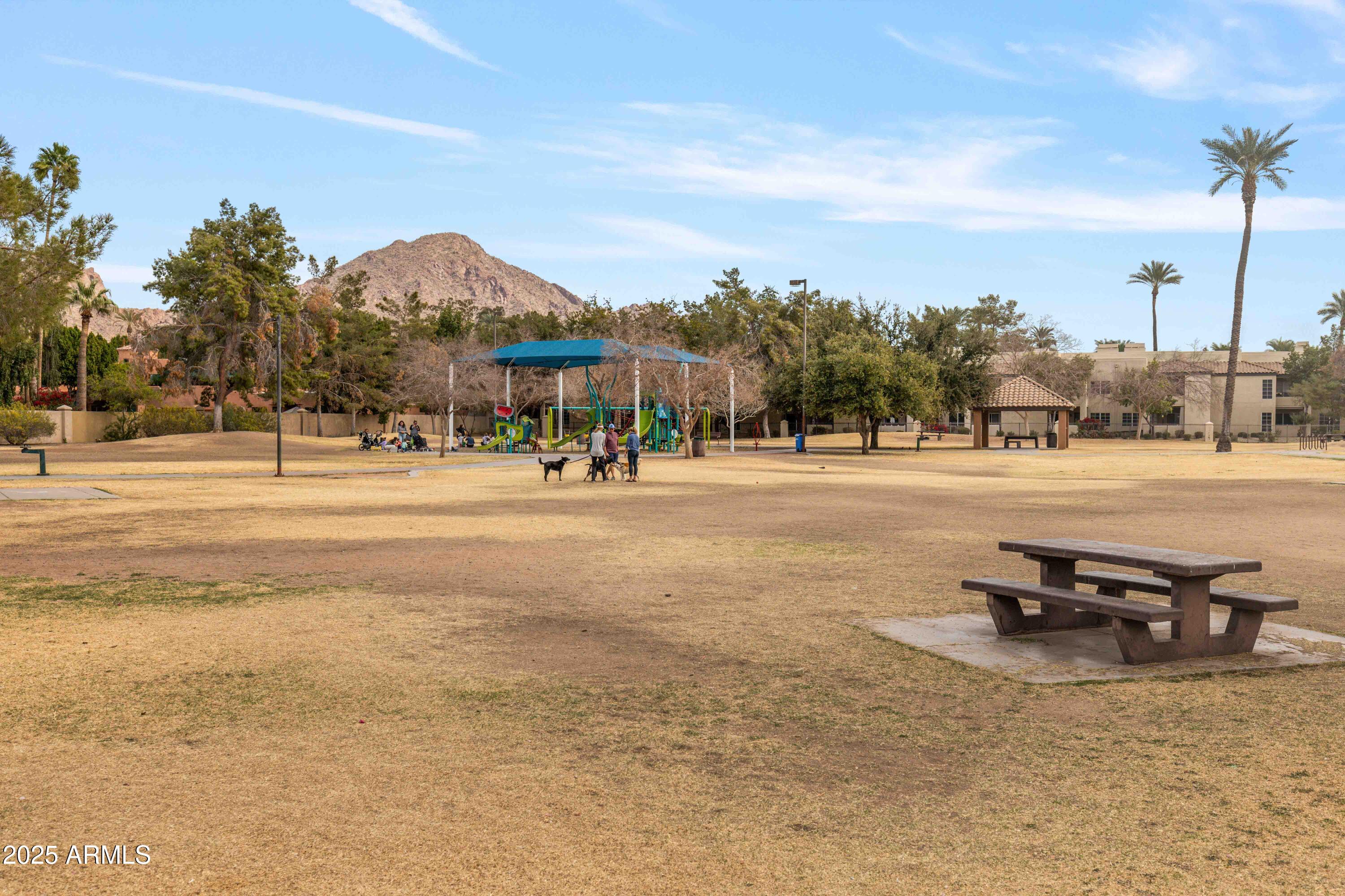 4131 E MINNEZONA Avenue