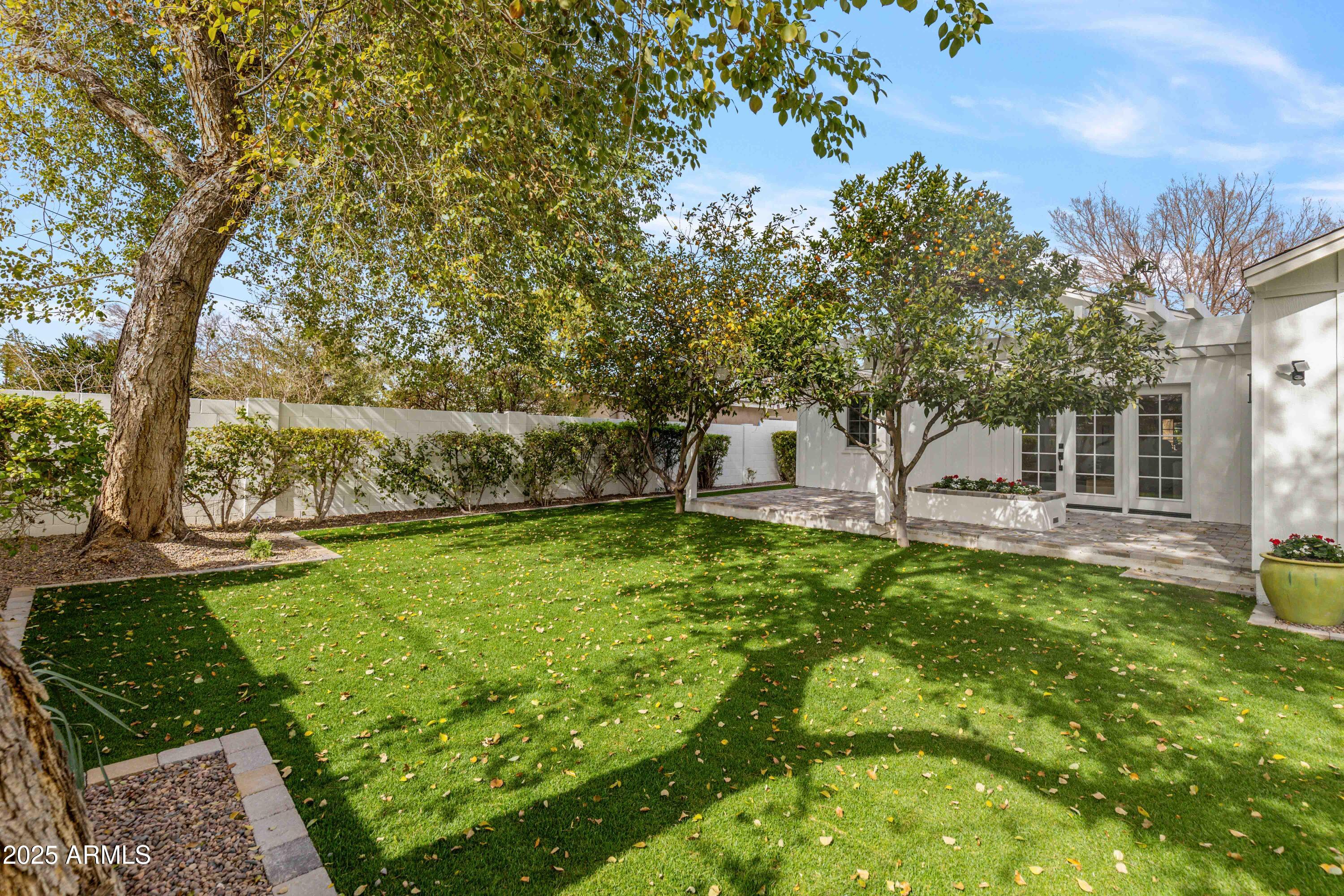 4131 E MINNEZONA Avenue